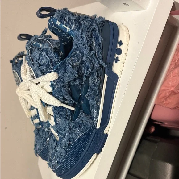 Louis Vuitton Textured Blue Sneakers with White Accents - Picture 2 of 8